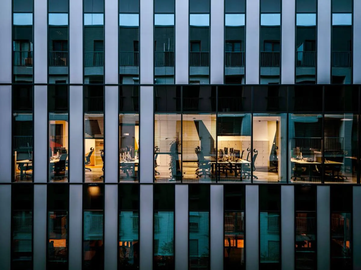 Commercial window services in Corona, CA