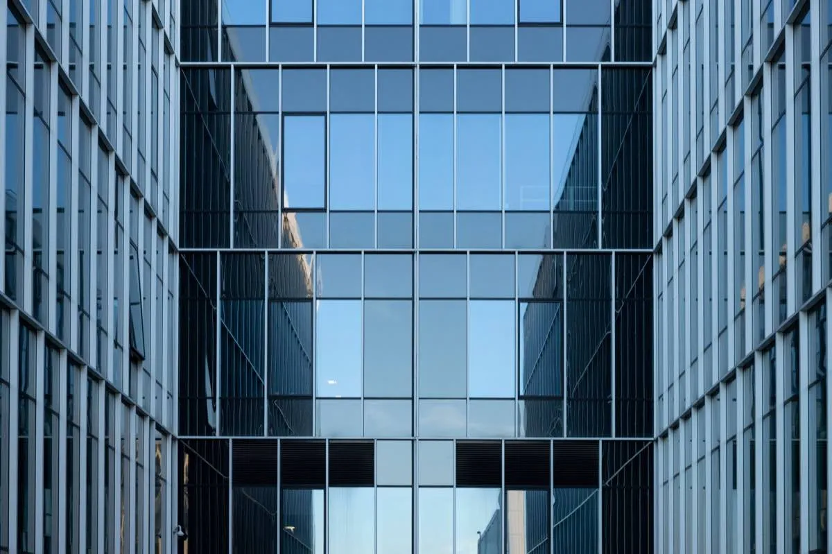 Commercial and HOA Glass Service in Corona, CA